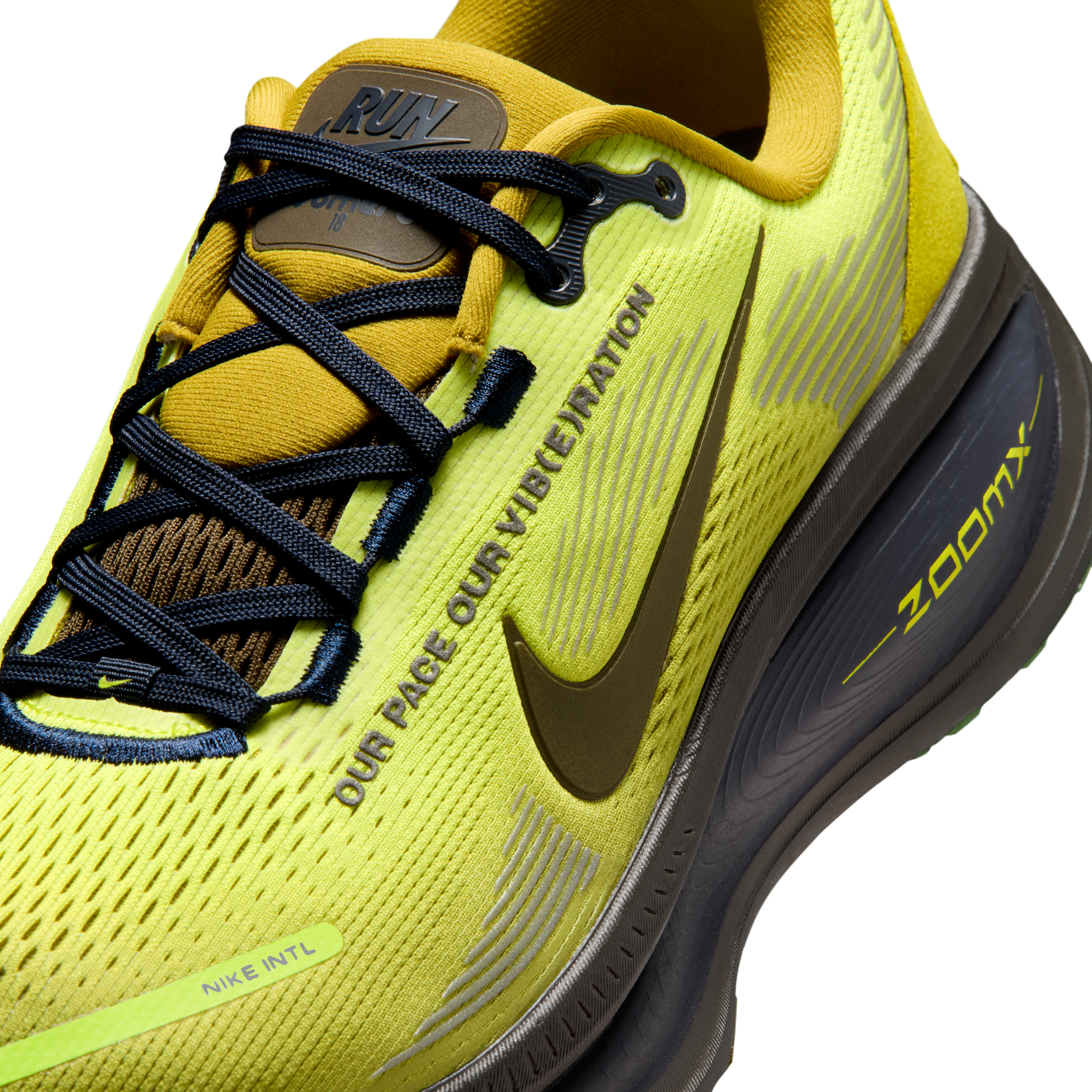 Buy Nike Vomero 18 SE Men's Road Running Shoes Online | Nike India