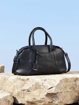 Mochi - Black Handbag with Detachable Strap