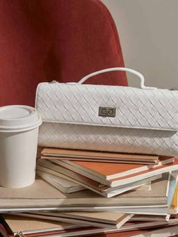 Mochi - White Clutch with Detachable Chain