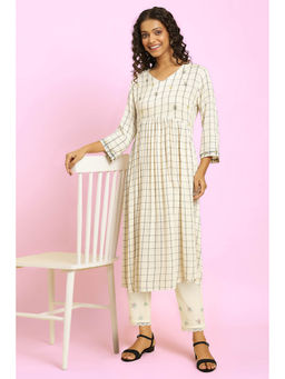 W - Thread Embroidered Flared Kurta and Slim Fit Pant Set (Set of 2)
