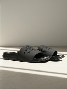 WROGN - Black Darkshard Sliders