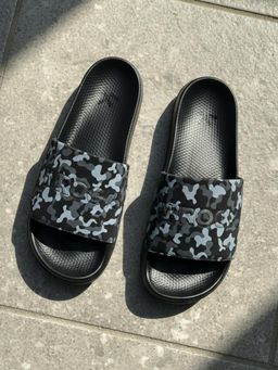 WROGN - Black Shadowcamo Sliders