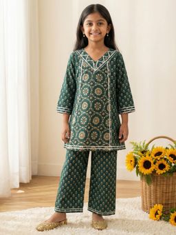 Readiprint - A Line Style Cotton Fabric Green Color Kurti With Pant