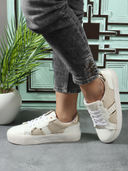 Off White color option, Currently selected