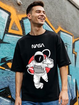 Bewakoof - Men's Black NASA Astronaut Graphic Printed Oversized T-shirt