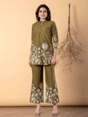 Green color option, Sold out, Currently selected