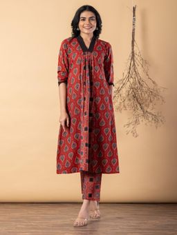 Readiprint - Women Red Cotton Blend Kurta with Pant
