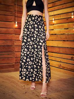 Berrylush - Black Flared Maxi Skirt