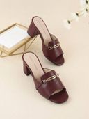 Maroon color option, Currently selected