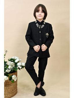 BT DEZINES - Black Zigzag Embroidered Sherwani Kurta with Trouser and Necklace