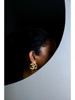 ZAZA BY SOMYA - Gold Om Earring