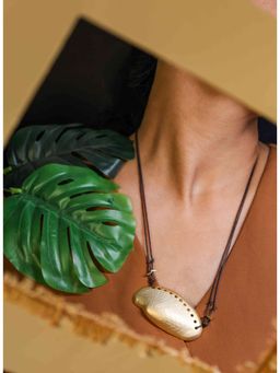 ZAZA BY SOMYA - Gold Moonlight Shell Pendant