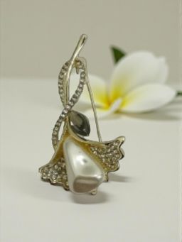 Accessher - White Metal Stones Brooch
