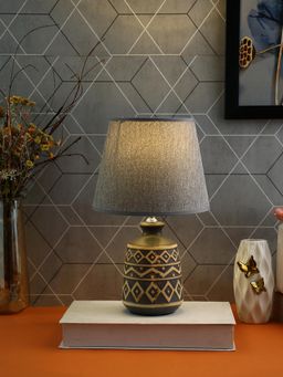 Tayhaa - Traditional Table Lamp