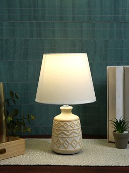 Tayhaa - Traditional White Table Lamp