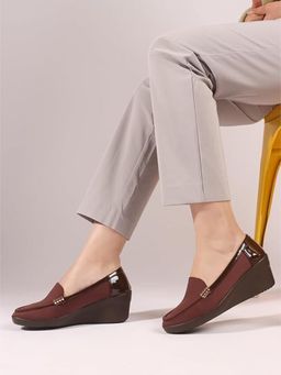 Dollphin - Women Brown Fashion Cherry Wedge Heel Loafers