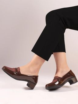 Dollphin - Women Brown Fashion Block Heel Loafers