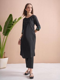 VISHUDH - Floral Embroidered Round Neck Thread Work Straight Kurta