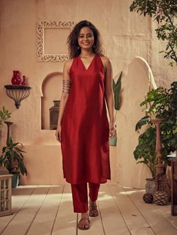 Jaipur Kurti - Women Maroon Solid Straight Chanderi Silk Kurta and Pant