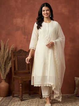 Jaipur Kurti - Women Off White Embroidered Straight Kurta with Pant and Dupatta
