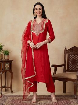 Jaipur Kurti - Women Red Embroidered Straight Kurta with Pant and Dupatta