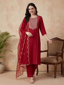 Jaipur Kurti - Women Red Ethnic Motifs Embroidered Straight Kurta with Pant and Dupatta