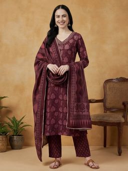 Jaipur Kurti - Women Wine Printed Straight Kurta with Pant and Dupatta