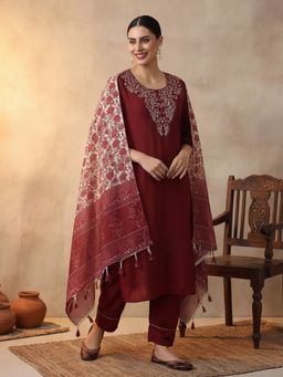 Jaipur Kurti - Women Maroon Embroidered Straight Kurta with Pant and Dupatta