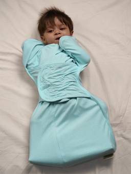 Cocoon Care - Bamboo Solid Baby Sleeping Pod SNUGZIE for Baby Blue (3-6 Months)
