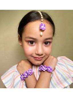 Lime By Manika - Bageechi Floral Bracelets & Maang Tika Set-Lilac