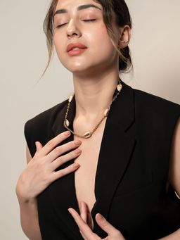 House of D'oro - Handcrafted Pendant Necklace for Women Subtle Gleam