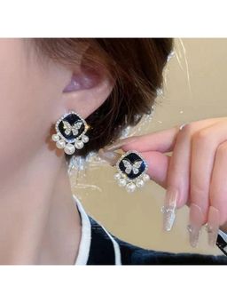 ESTAILO FASHION - A Pearl Of Butterfly Black Earrings