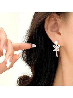 ESTAILO FASHION - Take A Bow Hoop Earrings Gold