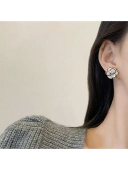 ESTAILO FASHION - Camellia Charm Earring White
