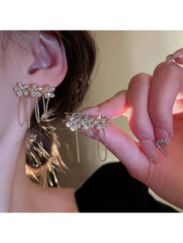 ESTAILO FASHION - Reina Whispering Petals Earrings Gold