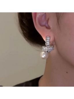 ESTAILO FASHION - Athenas Grace Pearl Earrings Silver