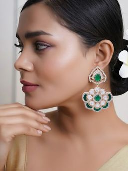 Adwitiya - Women Green Kundan and Bead Studded Gold-Plated Earrings