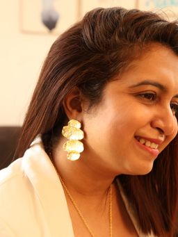KKATHA ACCESSORIES - Golden Petal Earrings