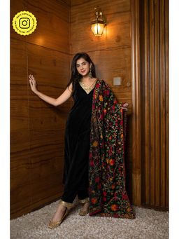 Label Shaurya Sanadhya - Black Heavy Dupatta Velvet Kurta (Set of 3)