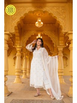 Label Shaurya Sanadhya - White Pakistani Kurta With Pant And Dupatta (Set of 3)