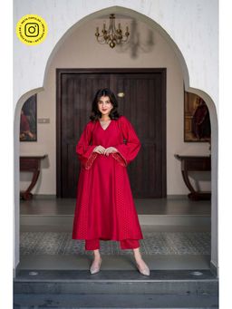 Label Shaurya Sanadhya - Red & Gold Chanderi Kurta With Pant (Set of 2)