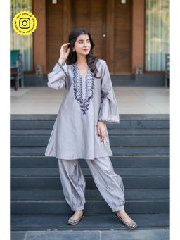 Label Shaurya Sanadhya - Grey Embroidered Short Kurta With Salwar (Set of 2)