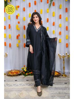 Label Shaurya Sanadhya - Black Silk Kurta with Pant and Dupatta (Set of 3)