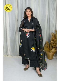 Label Shaurya Sanadhya - Black Hand Painted Straight Kurta With Pant And Dupatta