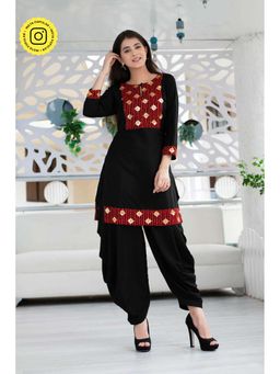 Label Shaurya Sanadhya - Black Patiala And Kurta With Red Neck Work (Set Of 2)