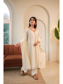 HERITAGE - White Scalloped Hem Embroidered Straight Kurta with Pant and Dupatta