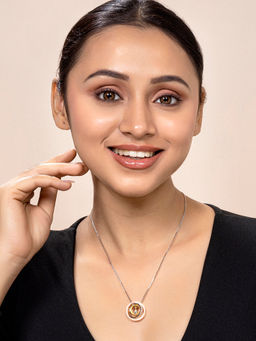 Peora - Metal "I Love You Mom" Engraved Script Trinity Pendant Necklace-PFCP69