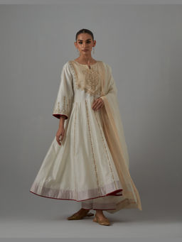 Priya Chaudhary - Women'S White Chanderi Anarkali Kurta with Pant and Dupatta