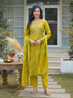 Vaamsi - Women Green Silk Blend Embroidered Kurta with Trouser and Dupatta