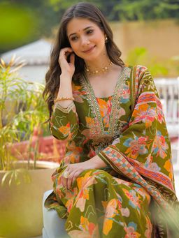 Vaamsi - Women Green Viscose Floral Straight Kurta With Pant & Dupatta